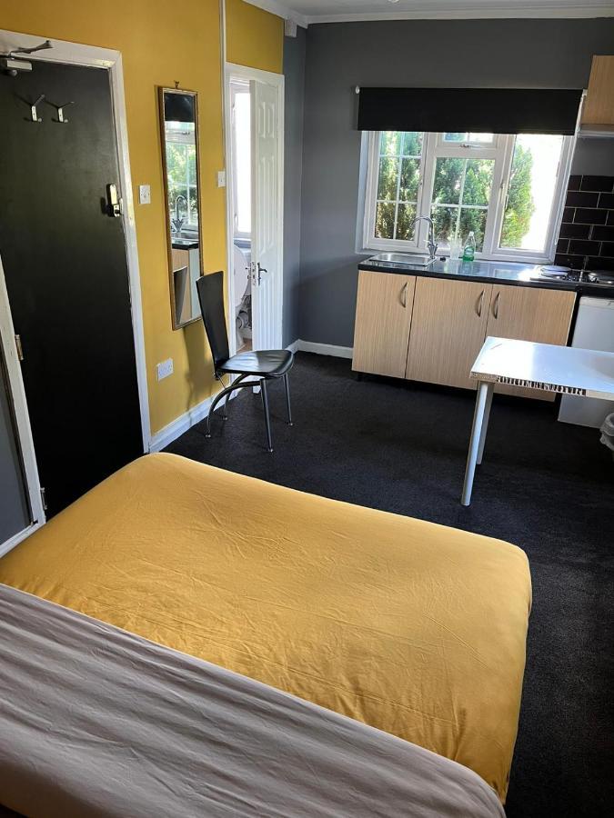 Hatfield Save-Money Rooms - 10Over10 For Price! Екстер'єр фото