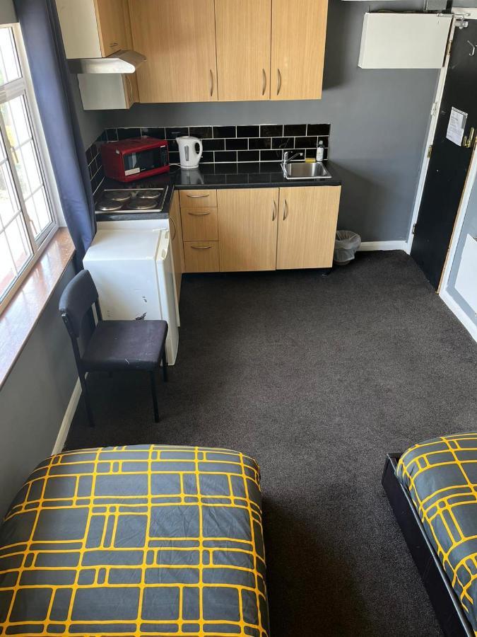 Hatfield Save-Money Rooms - 10Over10 For Price! Екстер'єр фото