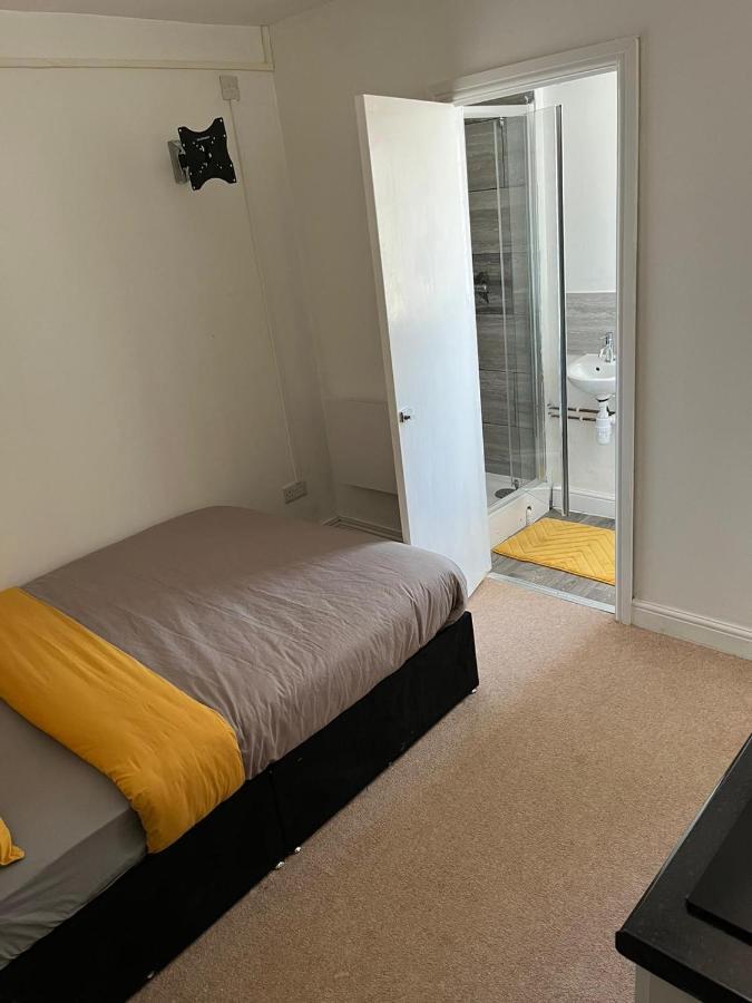 Hatfield Save-Money Rooms - 10Over10 For Price! Екстер'єр фото