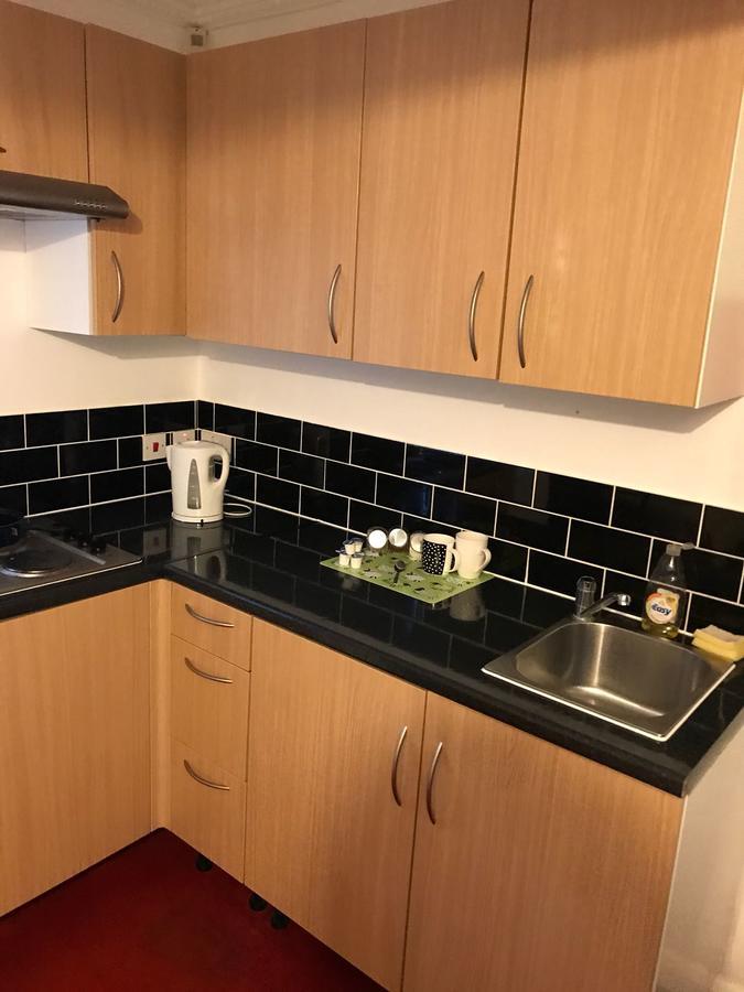 Hatfield Save-Money Rooms - 10Over10 For Price! Екстер'єр фото
