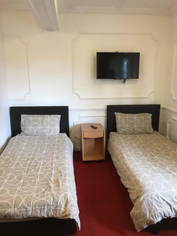 Hatfield Save-Money Rooms - 10Over10 For Price! Екстер'єр фото
