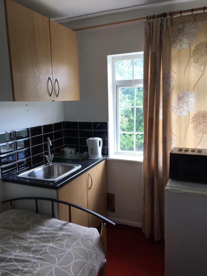 Hatfield Save-Money Rooms - 10Over10 For Price! Екстер'єр фото