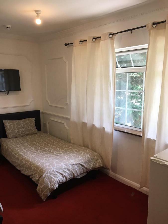 Hatfield Save-Money Rooms - 10Over10 For Price! Екстер'єр фото