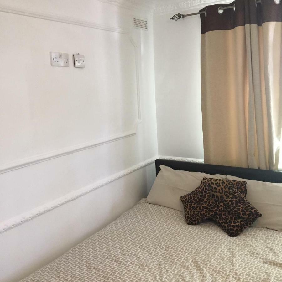 Hatfield Save-Money Rooms - 10Over10 For Price! Екстер'єр фото