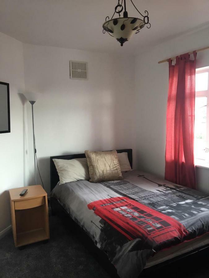 Hatfield Save-Money Rooms - 10Over10 For Price! Екстер'єр фото