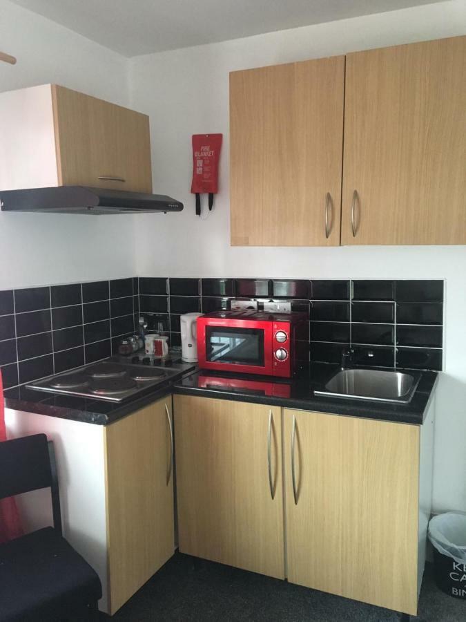 Hatfield Save-Money Rooms - 10Over10 For Price! Екстер'єр фото